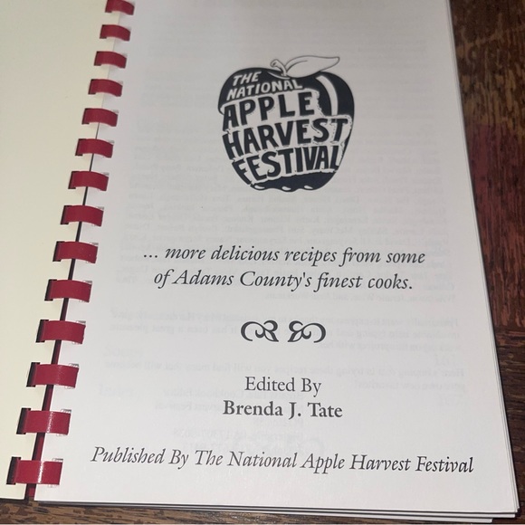 National Apple Harvest Regional Cookbook Pennsylvania 172 Pages Apple Recipes - Picture 2 of 5